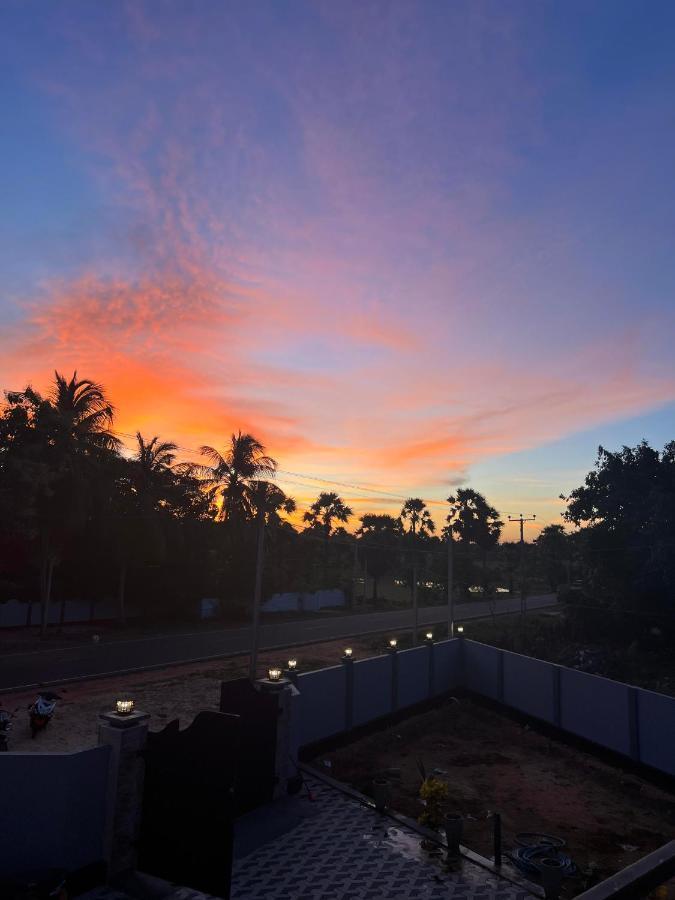 Sunset Chalet Mullaittivu 外观 照片