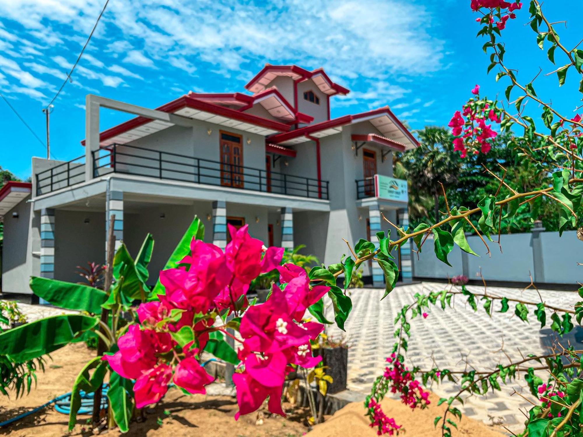 Sunset Chalet Mullaittivu 外观 照片